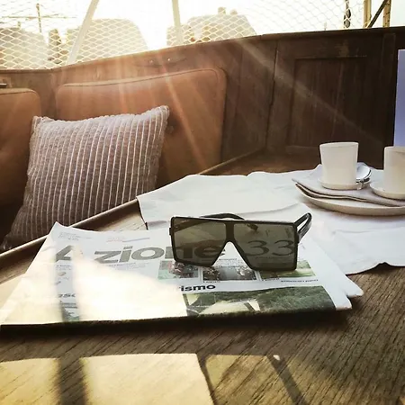 Sailboat, Do-minus Design Retreat & بوتيل لوكارنو