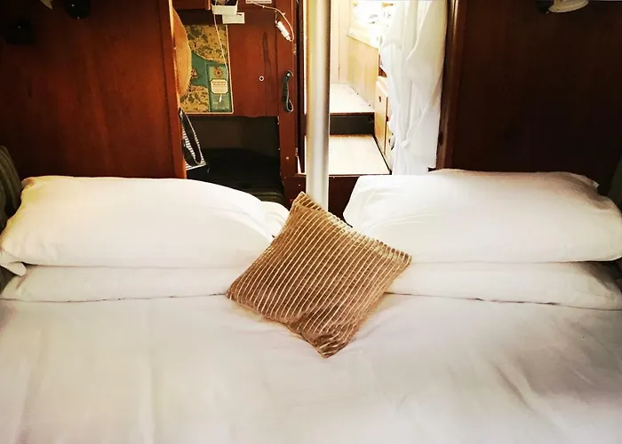 Sailboat, Do-minus Design Retreat & بوتيل *