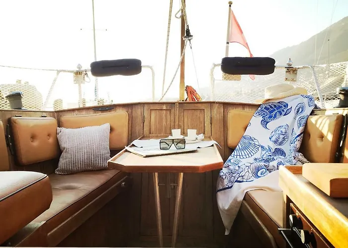 Sailboat, Do-minus Design Retreat & Locarno