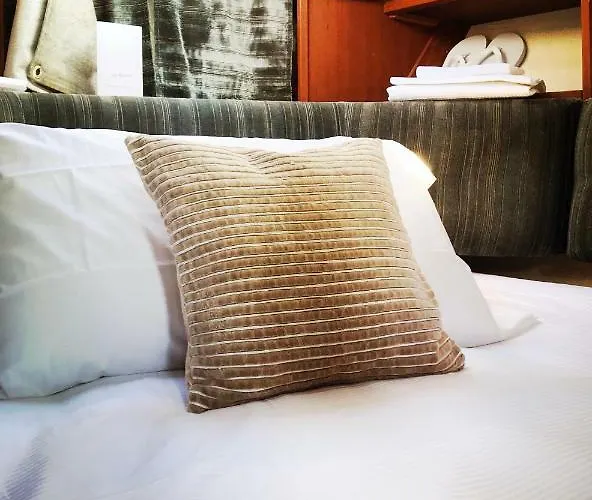 Sailboat, Do-minus Design Retreat &