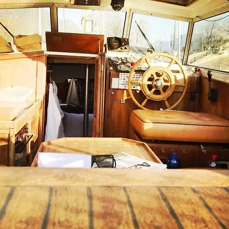 Do-Minus Boutique Home & Private Spa Frida Sailboat Locarno