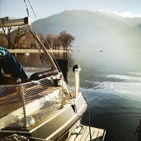 Botel Do-Minus Boutique Home & Private Spa Frida Sailboat Locarno